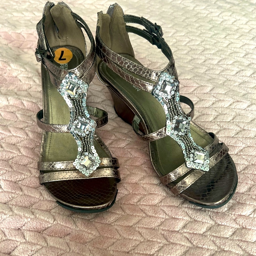Kenneth Cole Reaction Sandals Size 7- brand new, without box